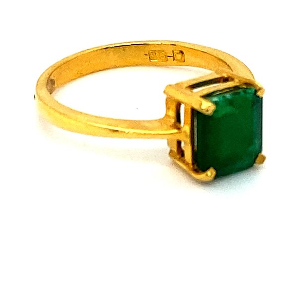Emerald 1.80ct Solid 22K Yellow Gold Ring - Picture 3 of 7